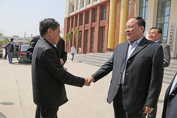热烈欢迎鹤壁市委书记范修芳、市长郭浩一行莅临我集团参观考察
