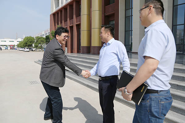 热烈欢迎烟台高新区智能制造产业发展推进中心领导莅临集团参观考察